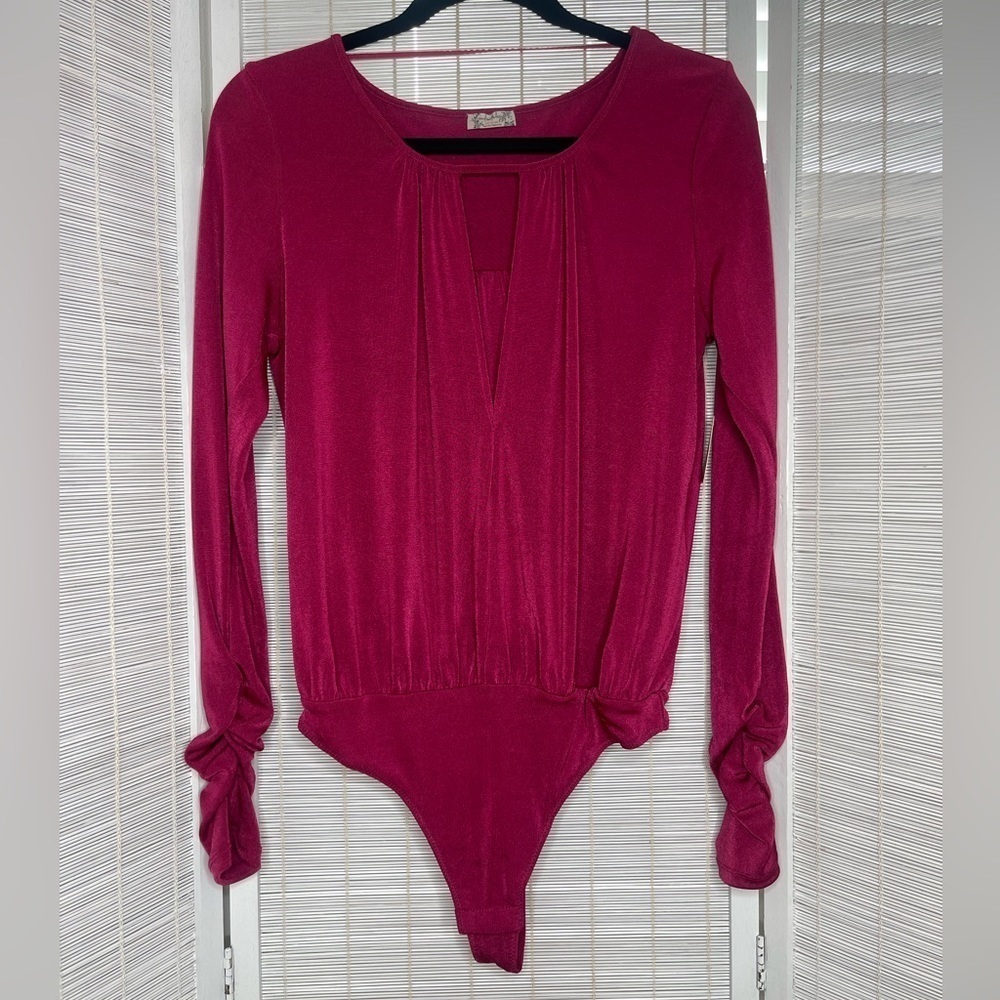 Free People Kaya Pink Sheen Bodysuit Keyhole Front Thumb Slits Size S